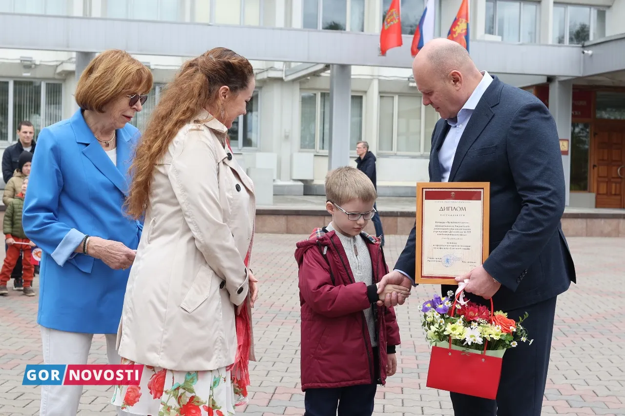 Флаг детства
Михаил Шуклин