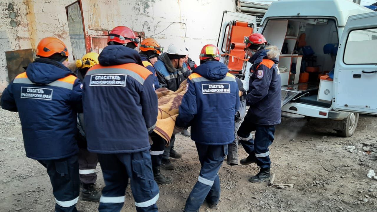 В Красноярске двое пострадавших во время обрушения бункера на ТЭЦ-1 находятся в реанимации