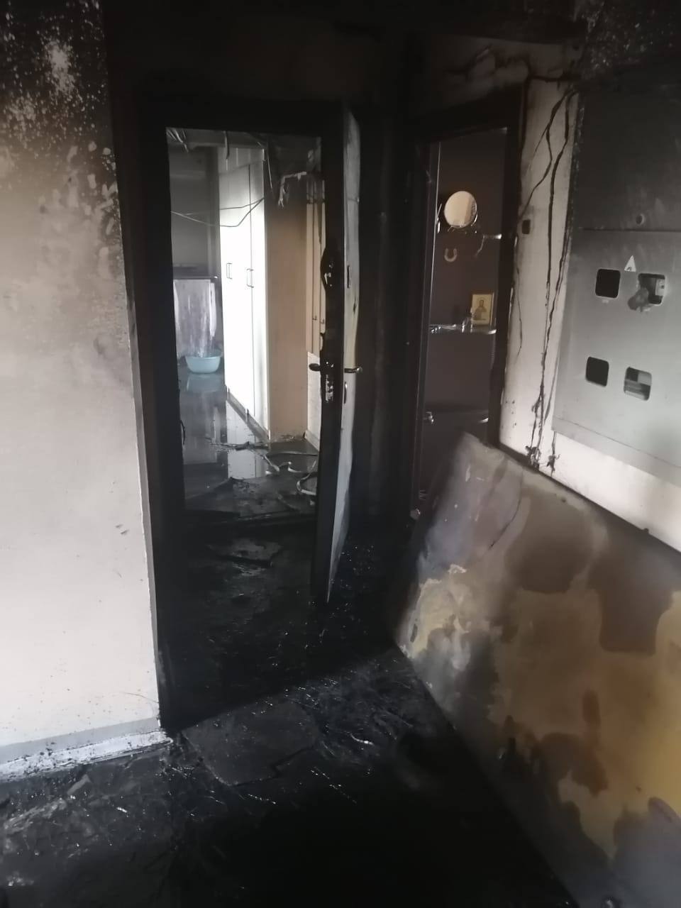 Красноярец поджег дверь квартиры знакомого из-за личной неприязни