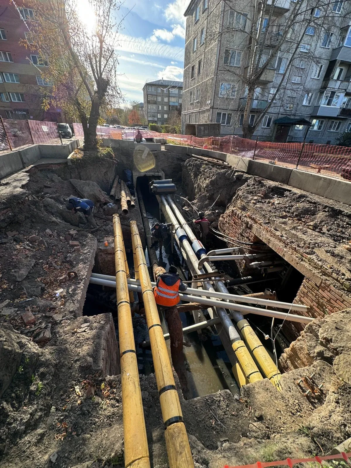 В Красноярске завершают замену сетей теплоснабжения в коллекторе в Зеленой Роще
