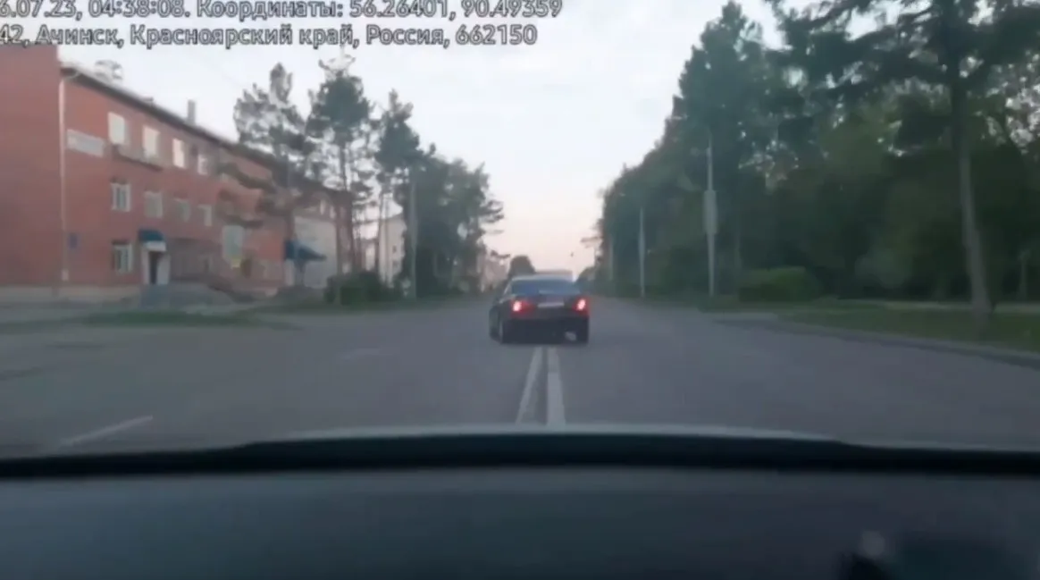 В Ачинске водитель «Ауди» пытался скрыться от сотрудников ГИБДД и попал в аварию