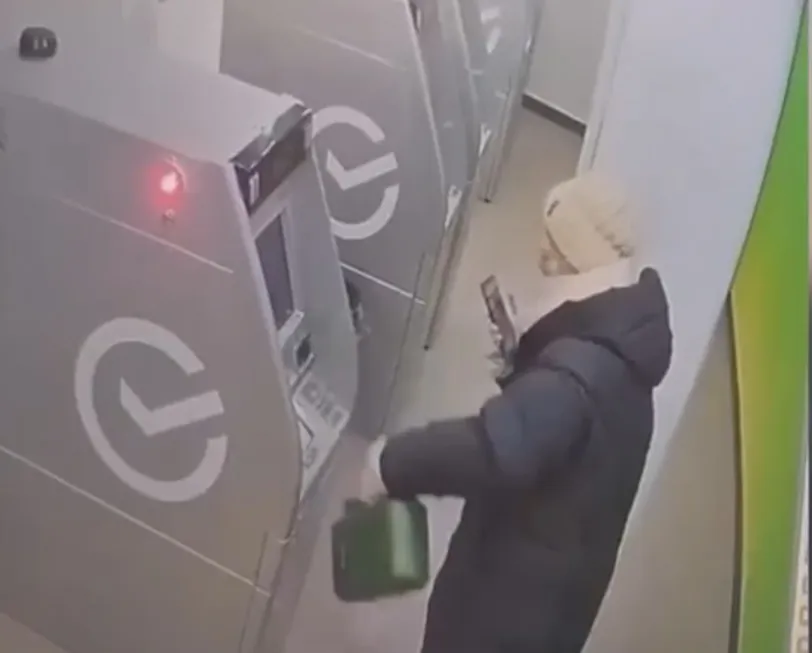 Прокуратура опубликовала видео поджога банкомата на правобережье Красноярска