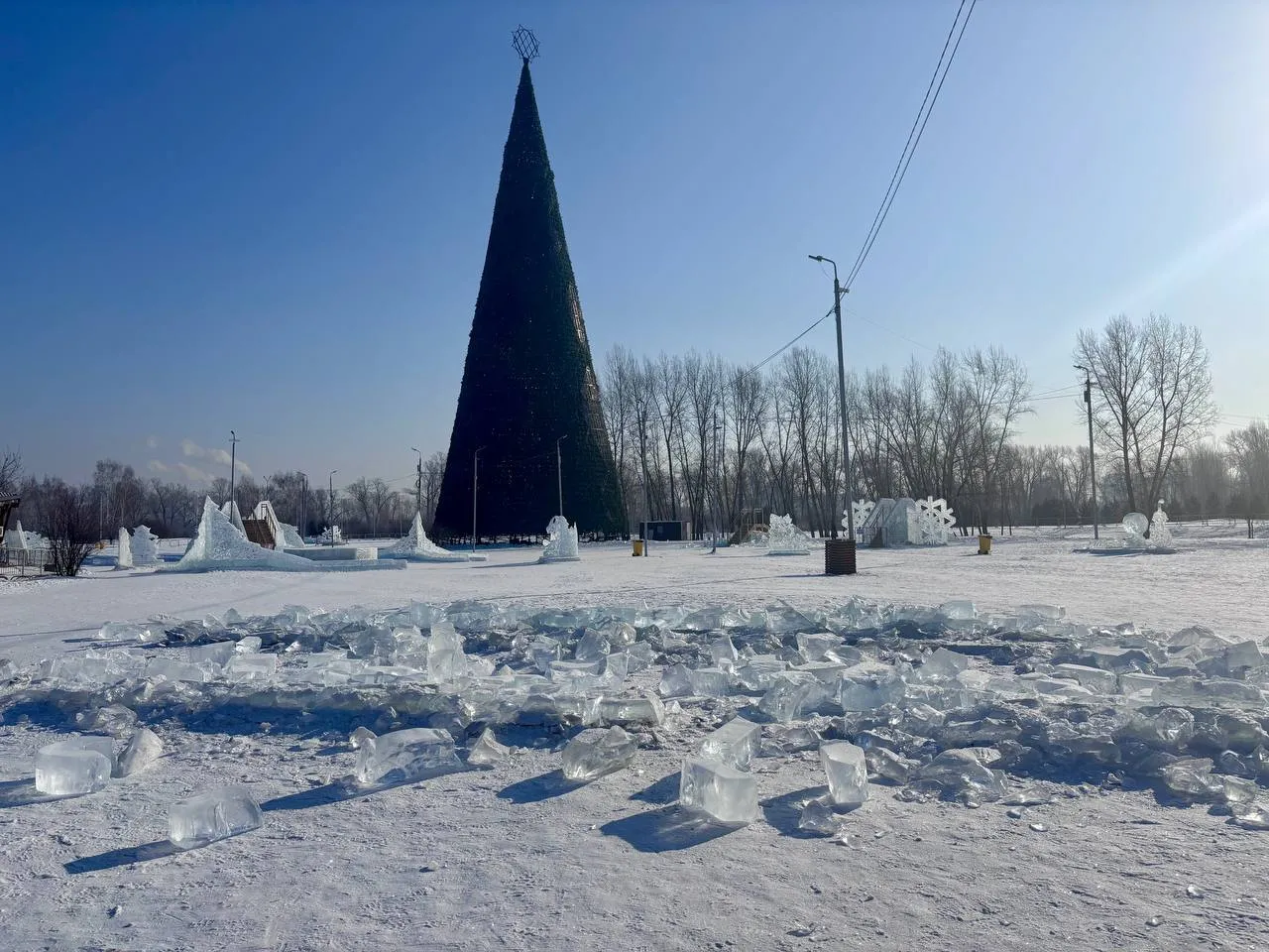 В красноярском Татышев-парке закрылся ледовый городок