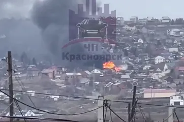 В красноярских Солонцах горят два жилых дома