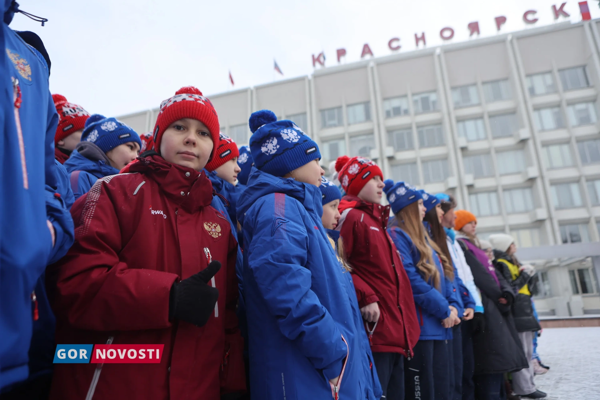 Торжественная церемония поднятия флага.
Михаил Шуклин
