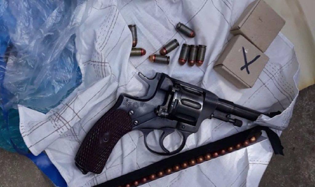 В Красноярском крае у 72-летнего мужчины нашли порох, патроны и оружие