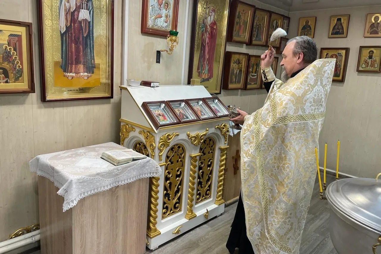 В Красноярске освятили иконы для бойцов СВО