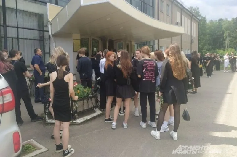 В Дивногорске простились с убитой 16-летней девочкой
