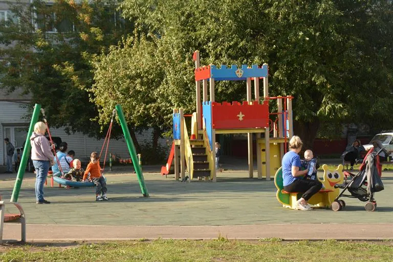 В Ленинском районе Красноярска благоустроили четыре двора