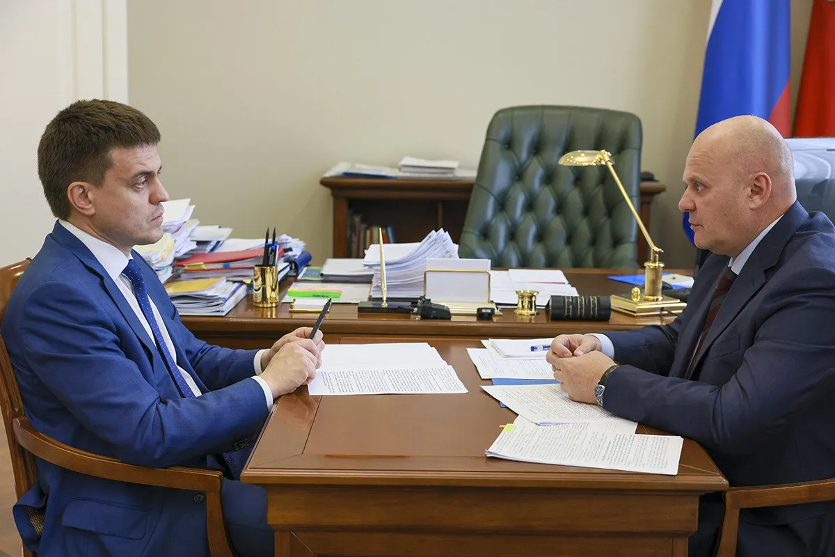 Владислав Логинов и Михаил Котюков обсудили решение проблем жителей Красноярска