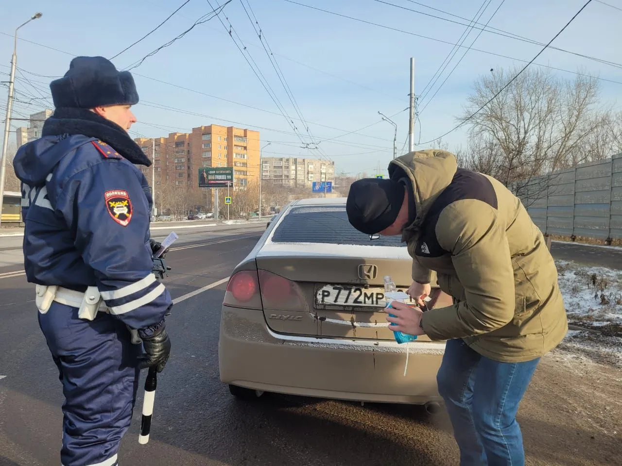 Красноярских водителей призывают очищать госномера автомобилей