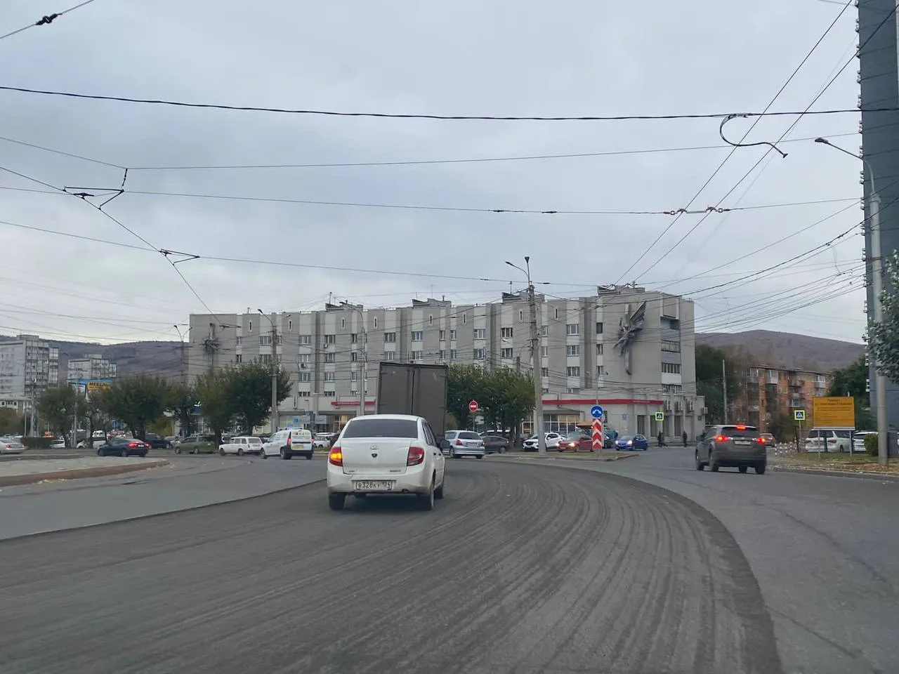В Красноярске начали ремонтировать кольцо на Предмостной площади