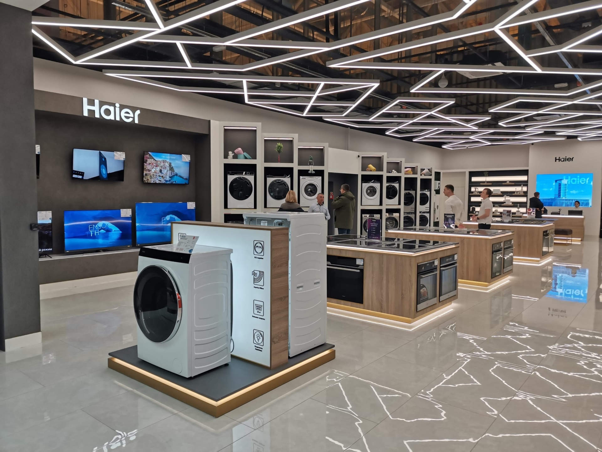 В Красноярске в «Планете» открылся магазин бытовой техники и электроники Haier
