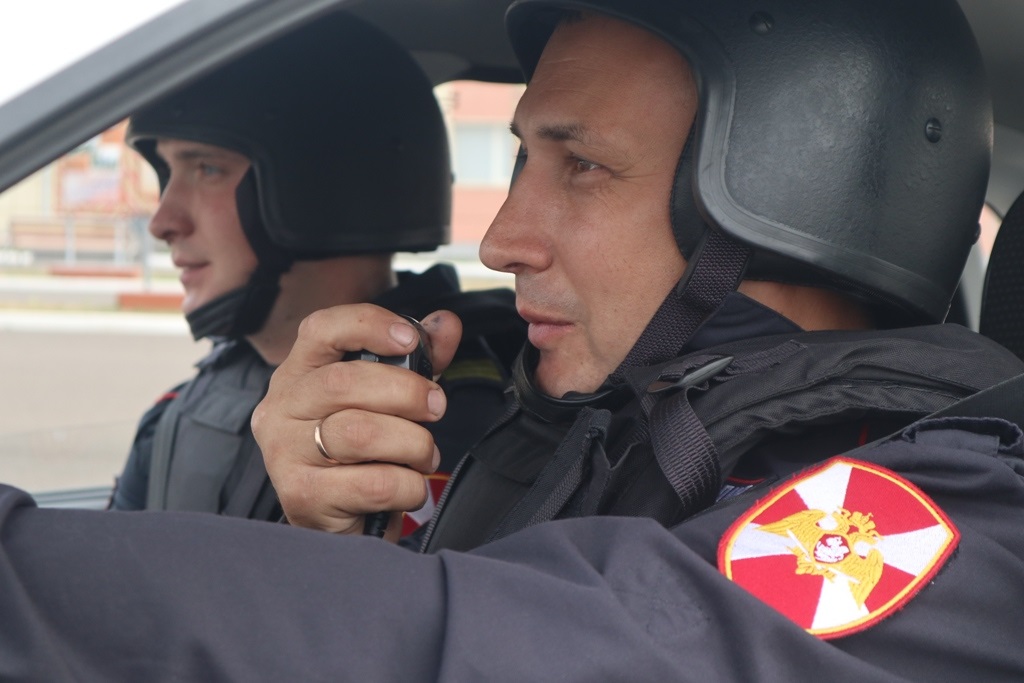 В Красноярском крае росгвардейцам при отправке в зону СВО будут выплачивать 100 тысяч рублей