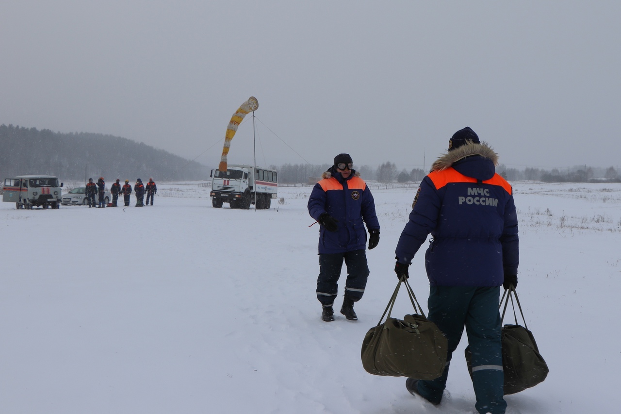 17 декабря под Дивногорском спасатели эвакуировали легковой автомобиль с женщиной и двумя детьми