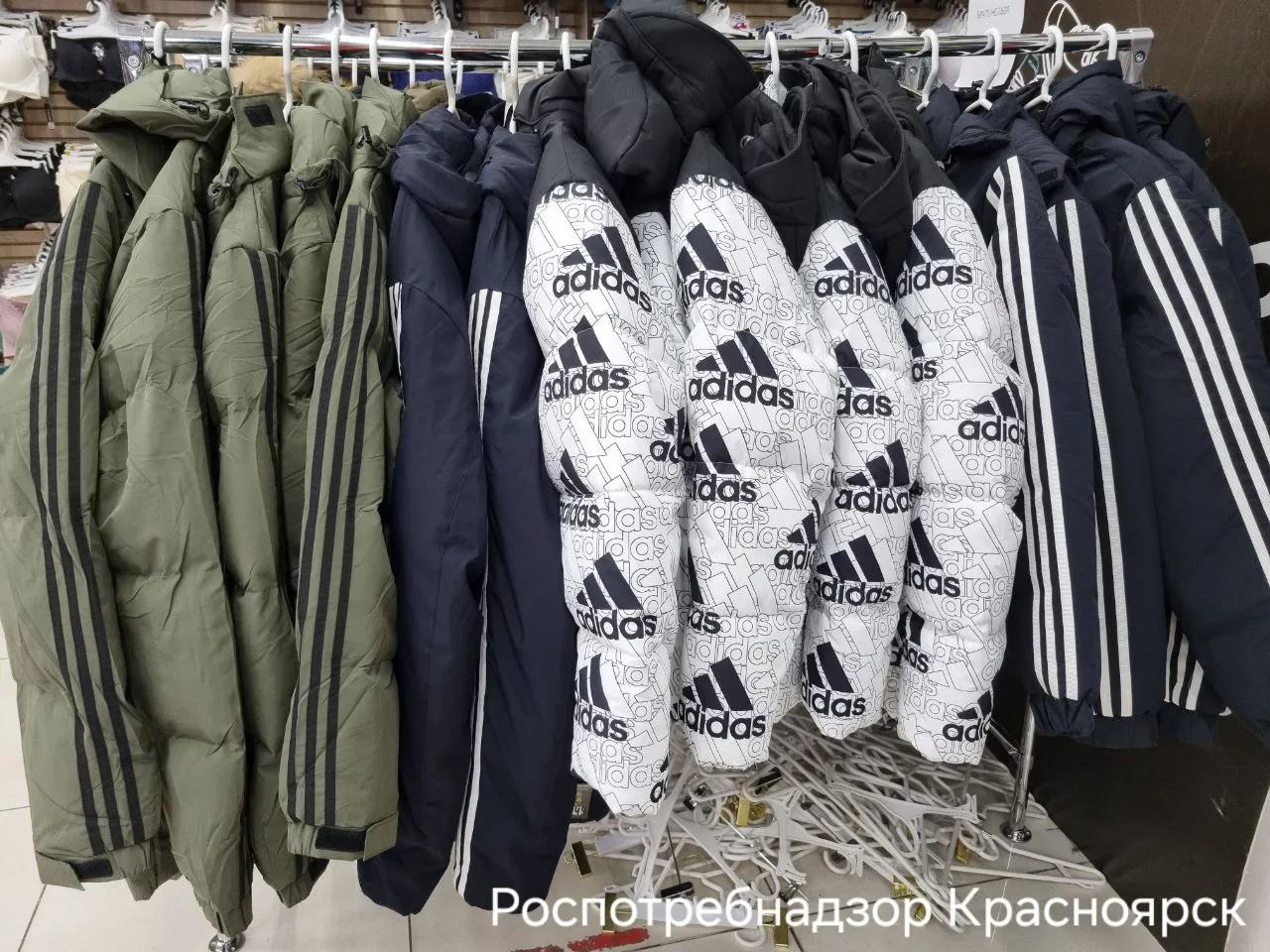 В магазине Красноярска арестовали «брендовую» одежду на 855 тысяч рублей