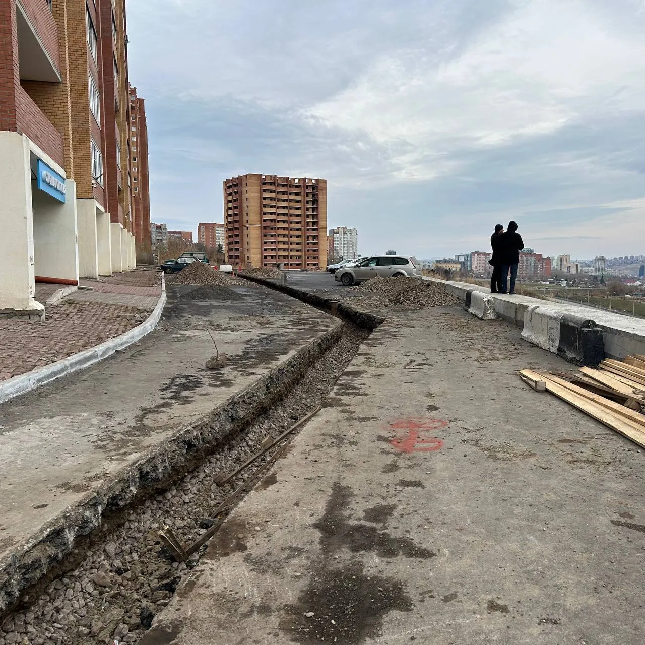 В Красноярске завершают строительство ливневки на 2-й Огородной