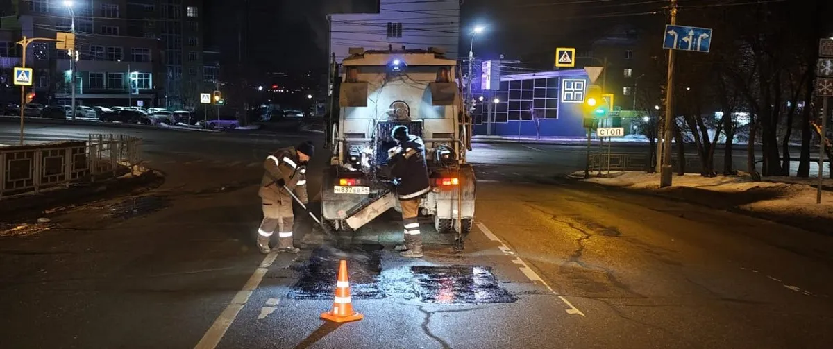 В Красноярске заделали более 4 тысяч кв. метров выбоин на дорогах