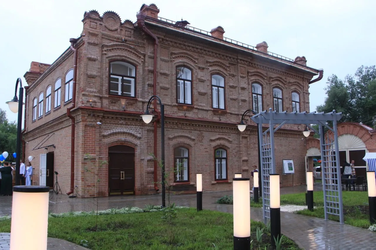 В Минусинске открыли Дворец бракосочетания в старинном особняке