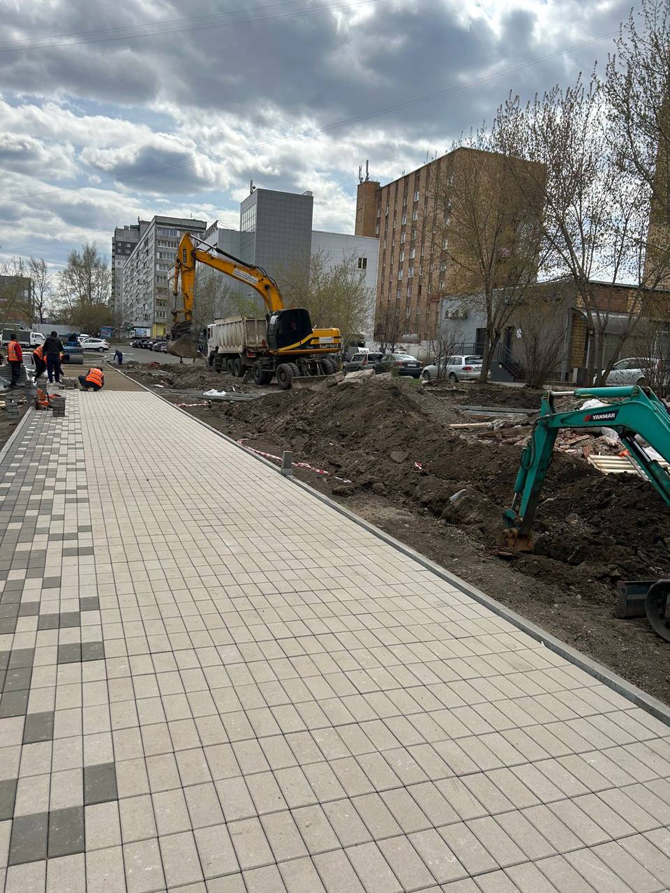 В Красноярске благоустраивают улицу Ладо Кецховели