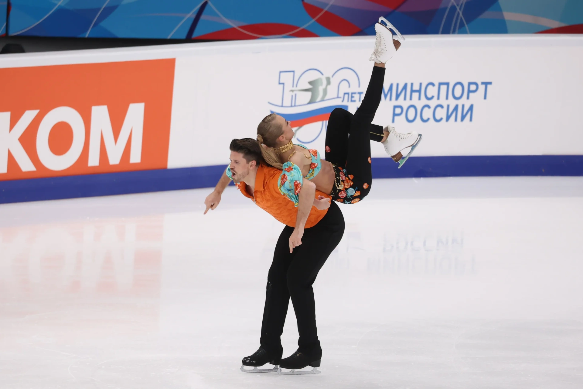 В Красноярске на короткой программе ритм-танца Гран-при России лучшими стали Александра Степанова и Иван Букин