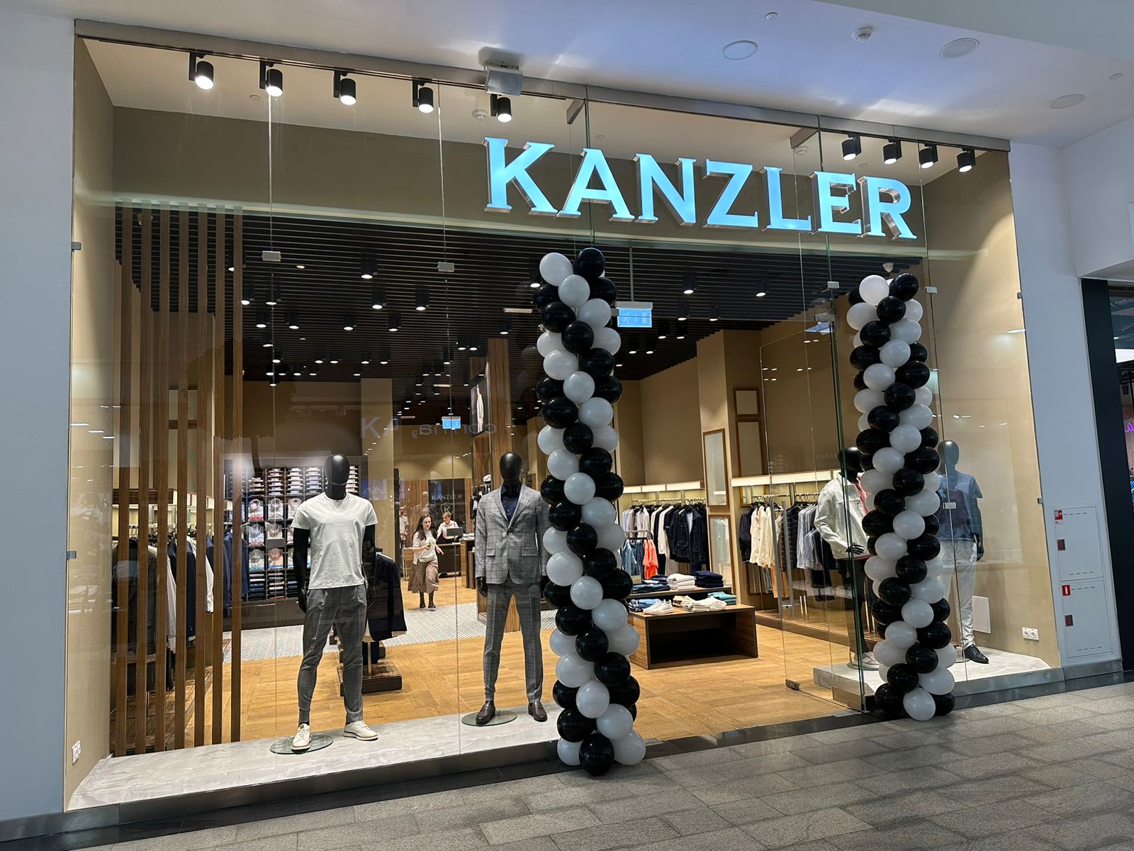 В Красноярске в ТРЦ «Планета» на месте магазина Oysho открылся Kanzler
