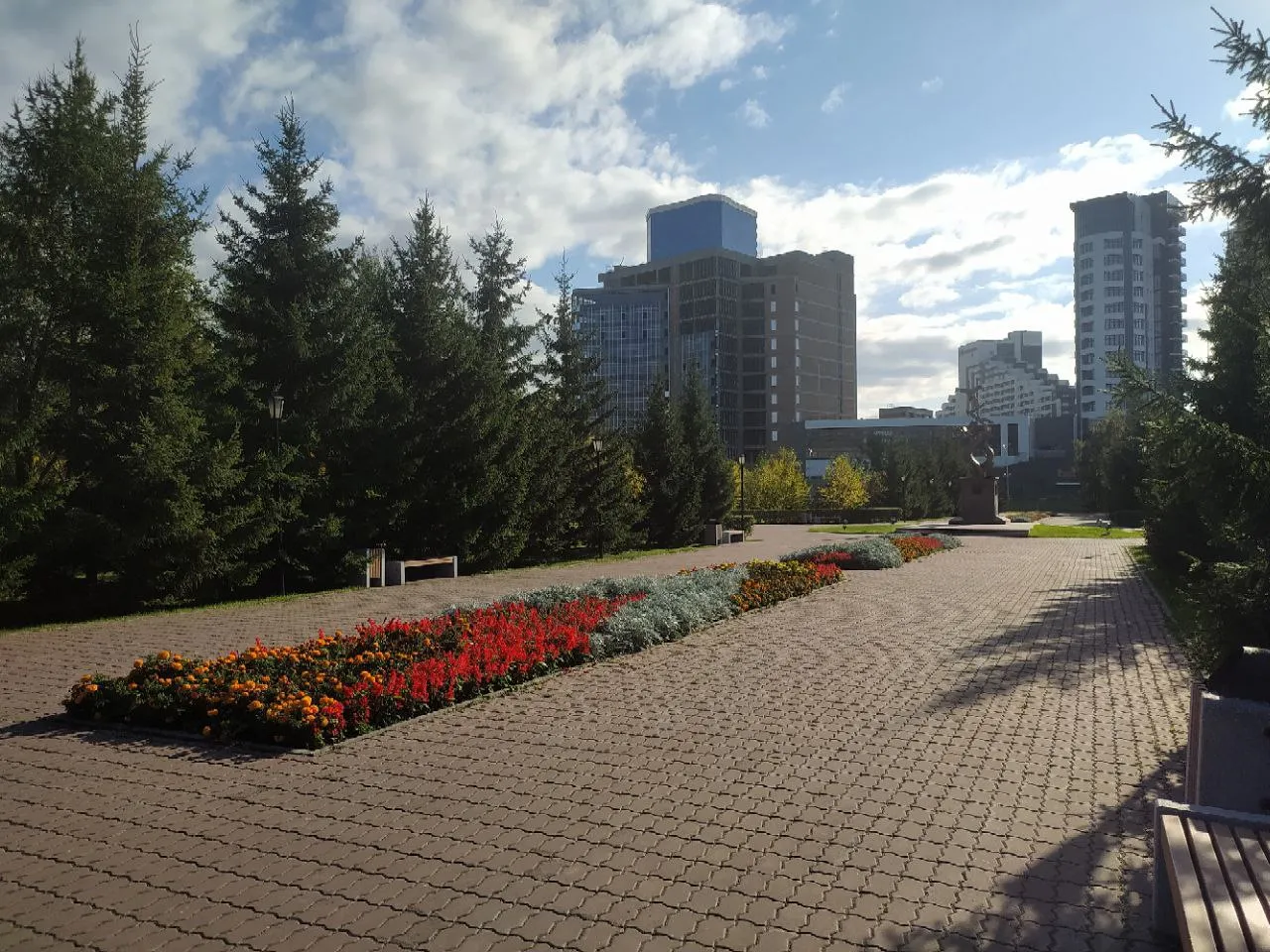 В Красноярске начали убирать цветники