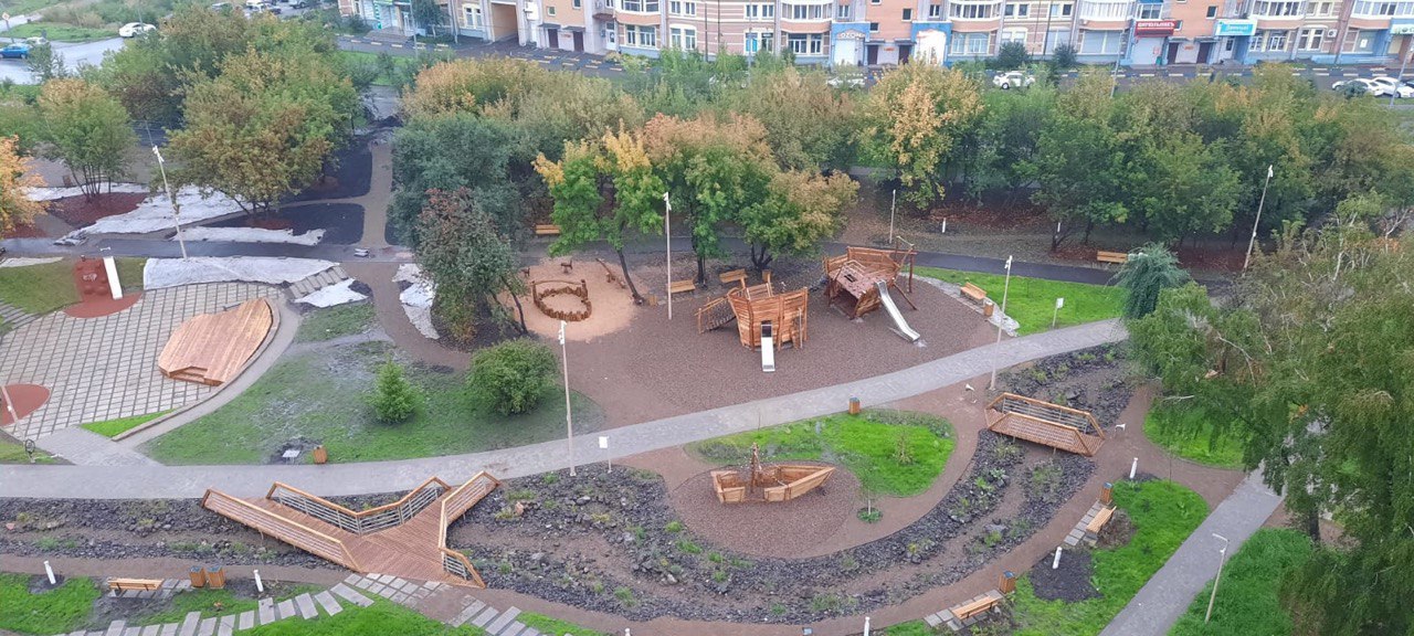 В Красноярске на улице Полтавской на месте бараков появился сквер
