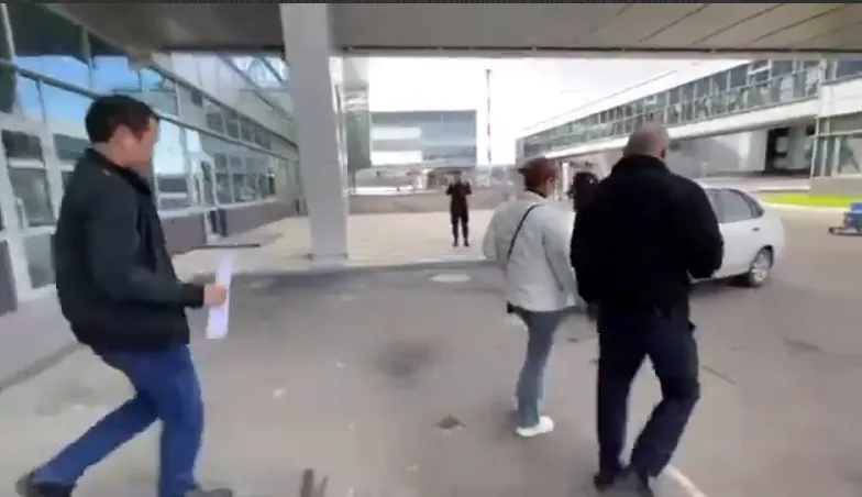 В аэропорту Красноярск задержали подозреваемую в мошенничестве жительницу Тувы