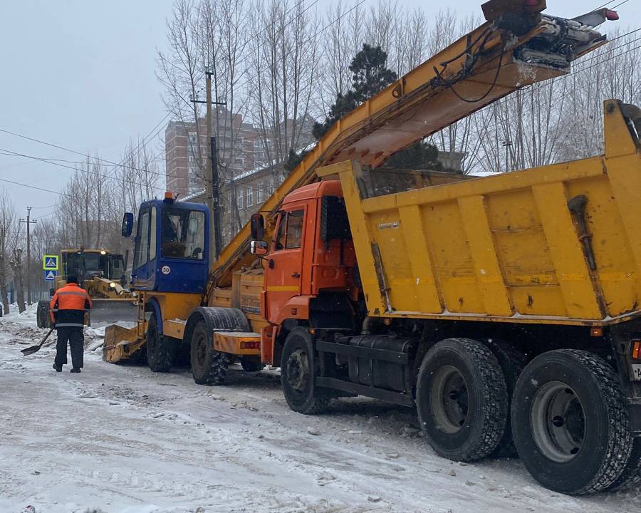 В Красноярске на уборку улиц 19 февраля вышли 70 машин