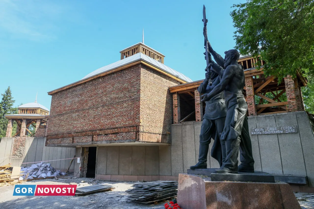 Мэр Владислав Логинов проверил, как идет модернизация «Мемориала Победы» в Красноярске