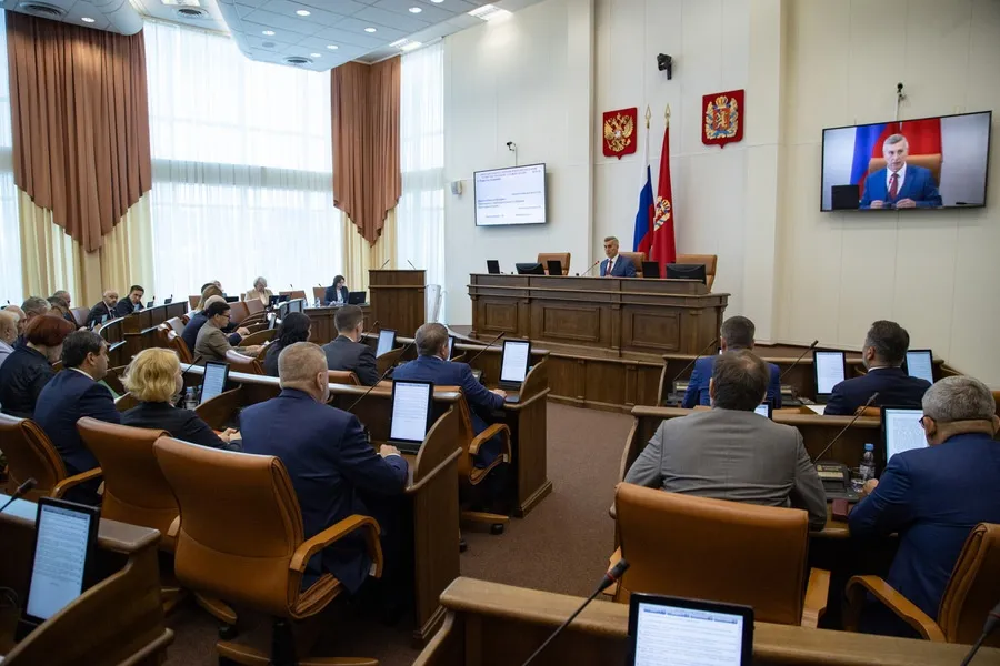 Депутаты Заксобрания в первом чтении приняли ряд социально значимых законопроектов