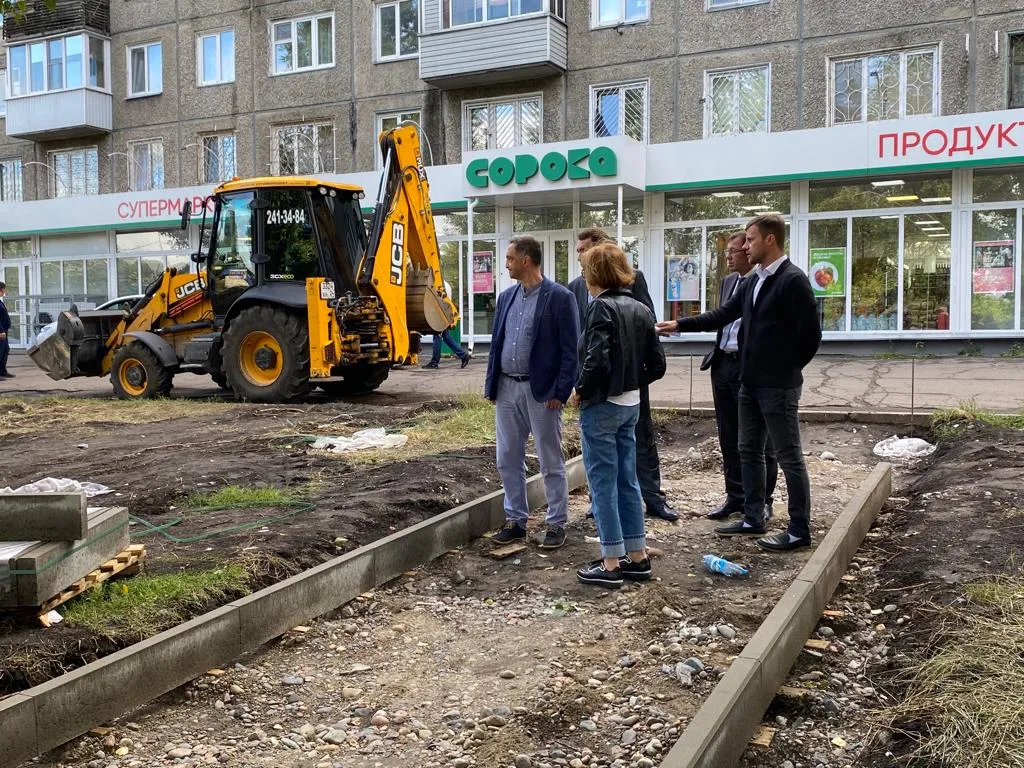 В Красноярске проверили ход ремонта улицы Одесской