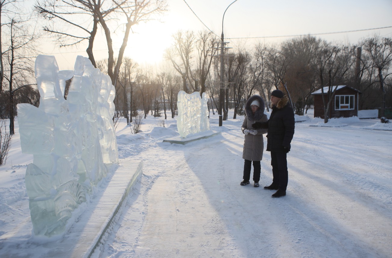 В Красноярске начали разбирать ледовые городки и елки