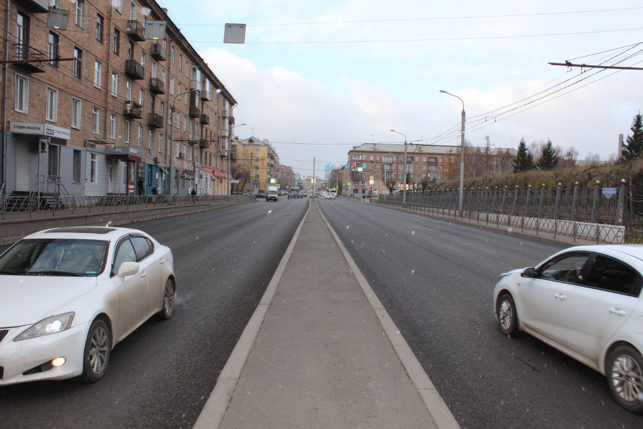 В Красноярске на проспекте Свободном убрали колею и уложили асфальт