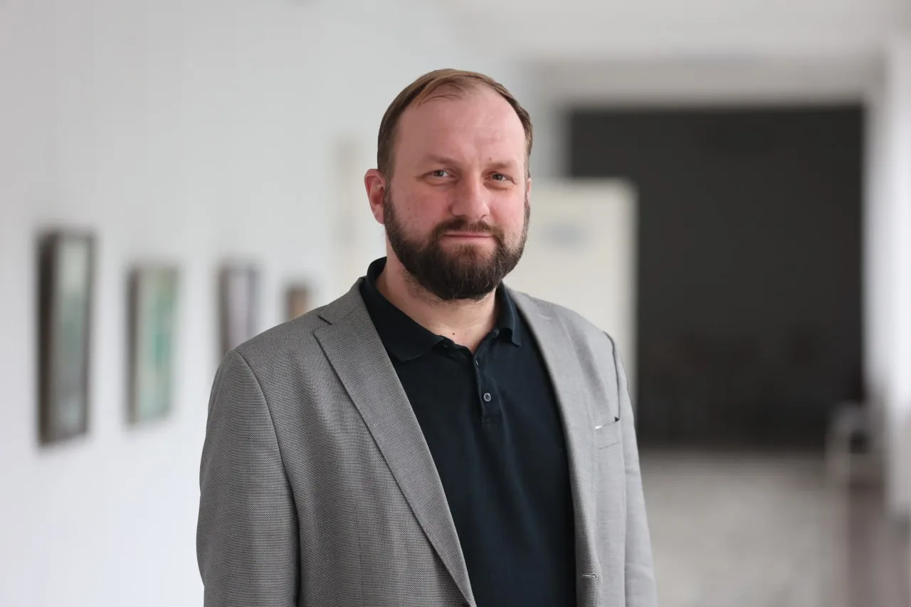 «Здесь нельзя работать строго по часам». Педагог Иван Трофимович — о профессии и задачах образования
