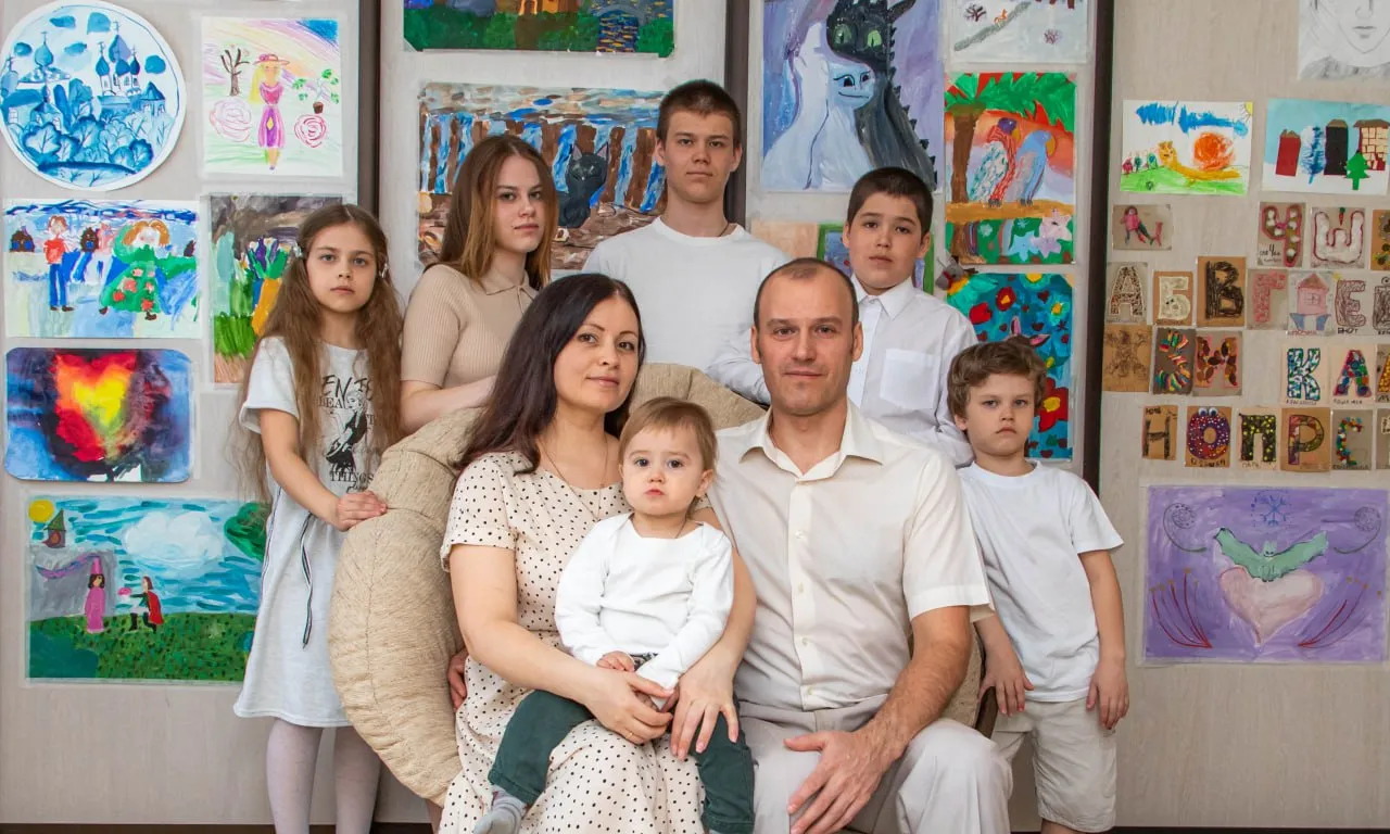 «С шестью детьми можно быть активными». Победитель конкурса «Семья года» Ирина Олехнович о том, как быть многодетными родителями