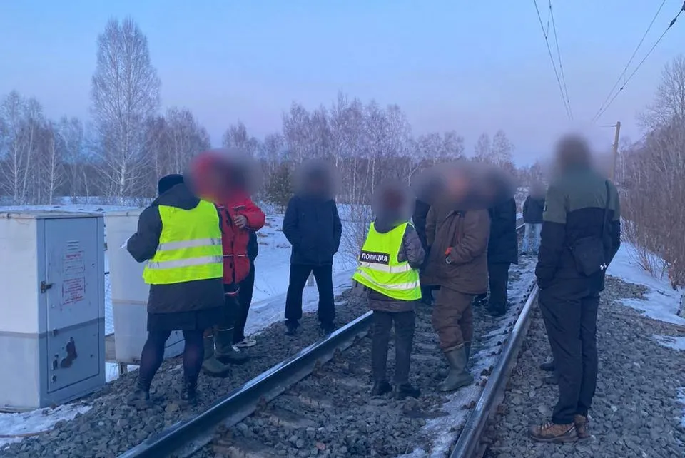 В Красноярском крае 15-летний подросток с приятелем чуть не устроили поджог на железной дороге