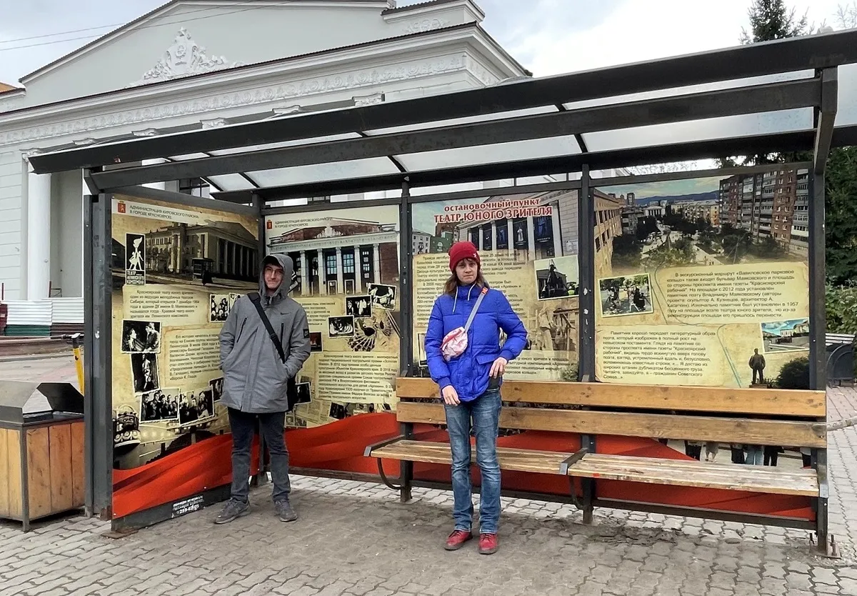 В Красноярске на остановках Кировского района появилась историческая галерея