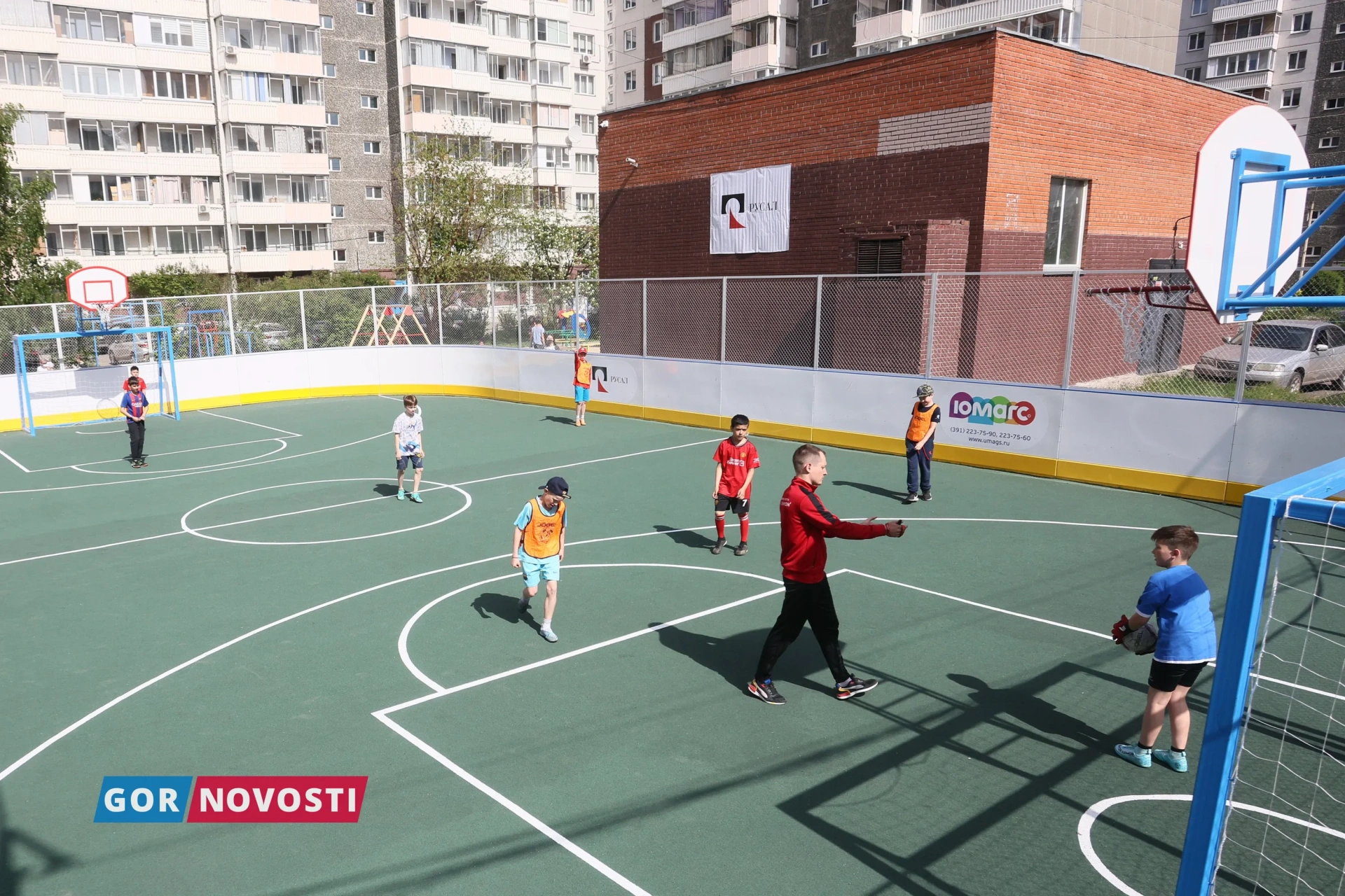 Для юных красноярцев на улице Молокова обустроили спортивную площадку