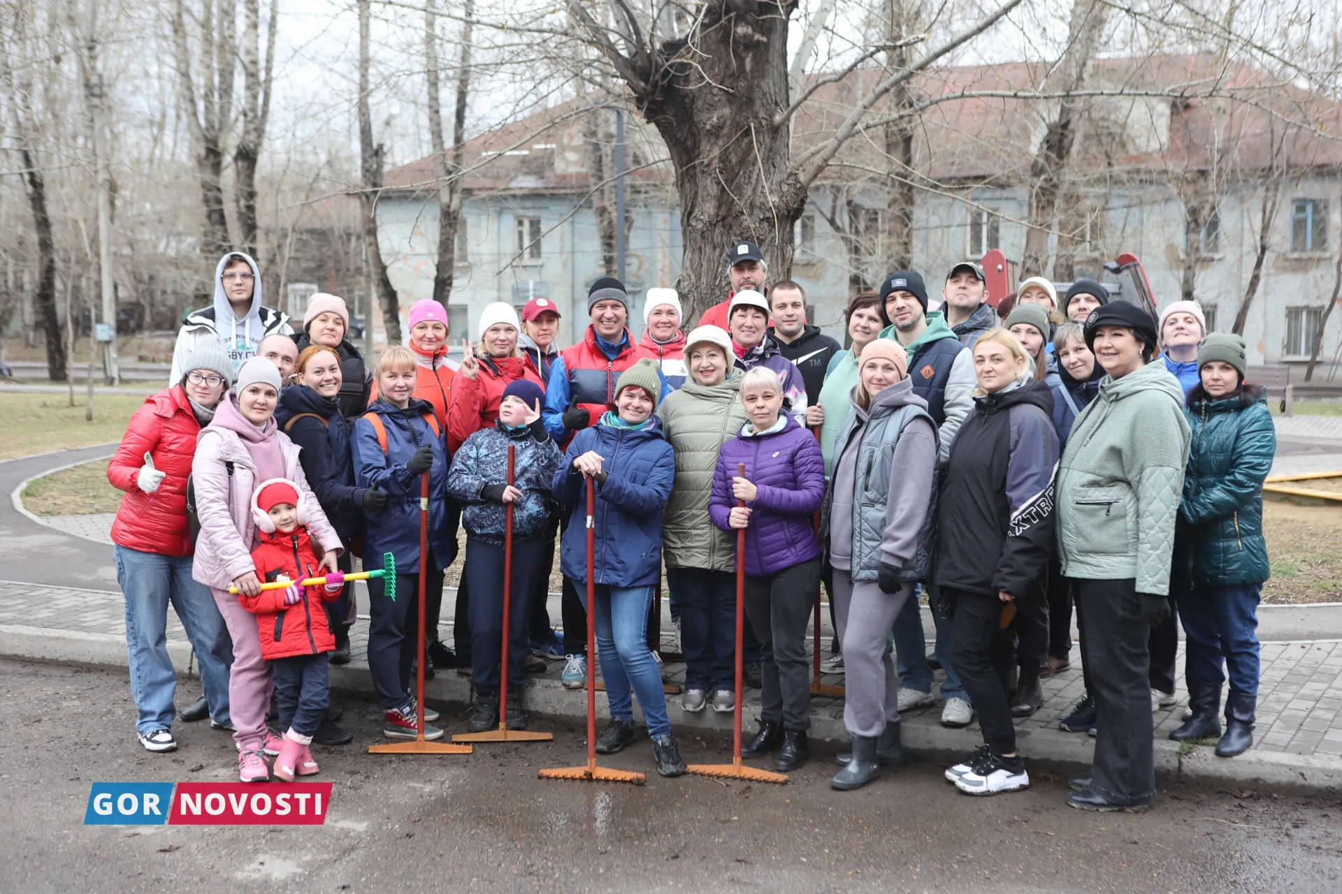Сотрудники «Городских новостей» вышли на субботник и нашли потерянную визитницу красноярки