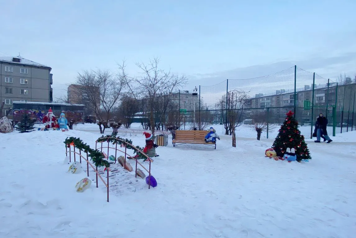 В Октябрьском районе выбрали лучшие зимние дворы, витрины и территории предприятий