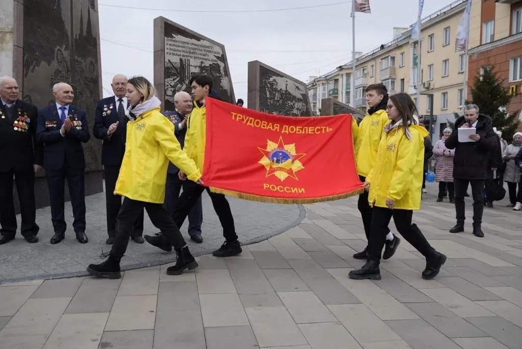 Предприятиям Красноярска вручают переходящее знамя «Трудовая доблесть России»