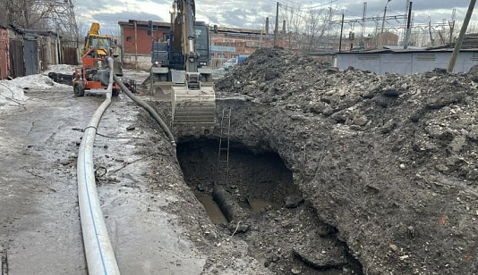 В Свердловском районе больше 50 домов остались без воды из-за порыва трубы