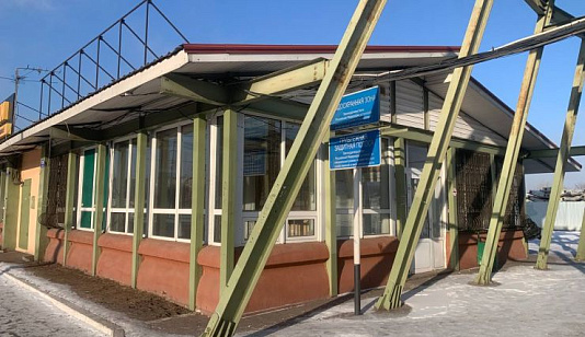 На Предмостной начали отключать от сетей торговые павильоны перед сносом