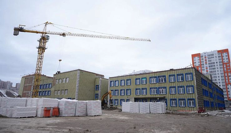 Самая большая школа на правобережье Красноярска готова на 62 %