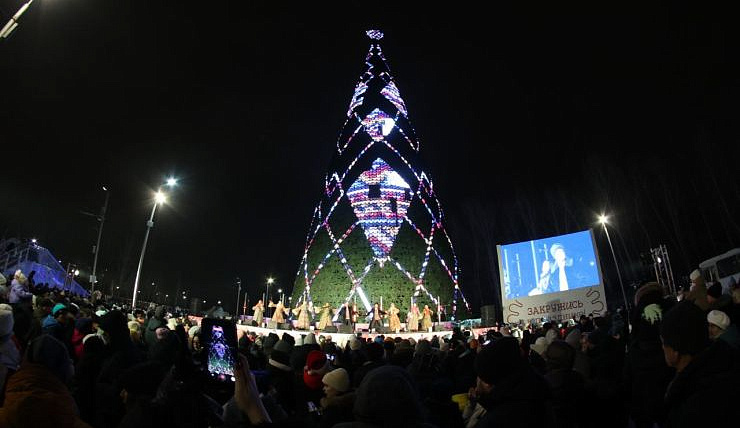 На острове Татышев зажгли огни главной елки Красноярска