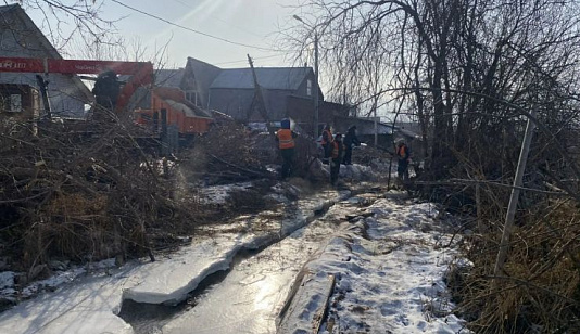 В Красноярске из-за разлива реки Паниковки ввели режим угрозы ЧС