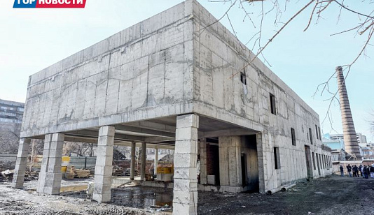 Строители возвели второй этаж «Суриков-центра» в Красноярске