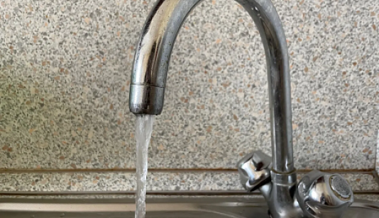 Красноярцам начали досрочно возвращать горячую воду
